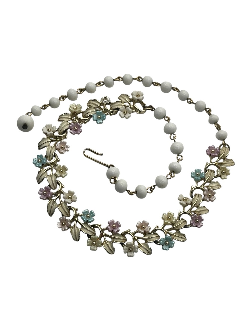 Pastel flower daisy painted enamel gold tone white beaded vintage necklace